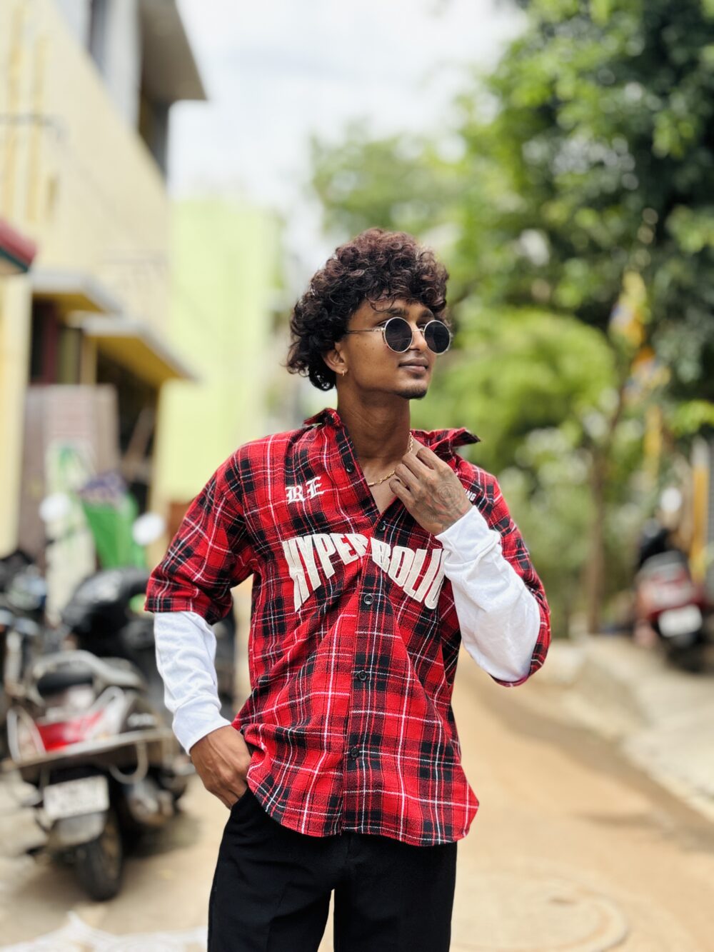 DOCTER SLEEVE FROT EMB SHIRT (RED) - Image 2
