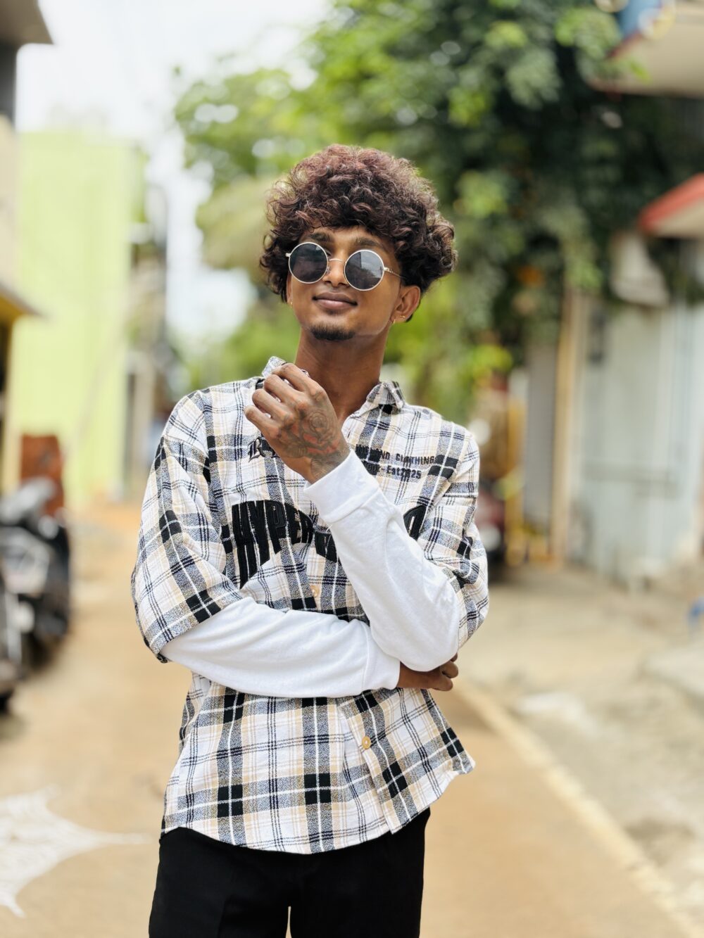 DOCTER SLEEVE FRONT EMB SHIRT